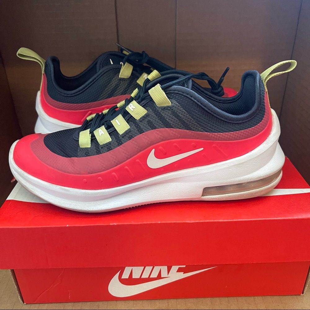 Nike Kids Sneakers in Red and Black
